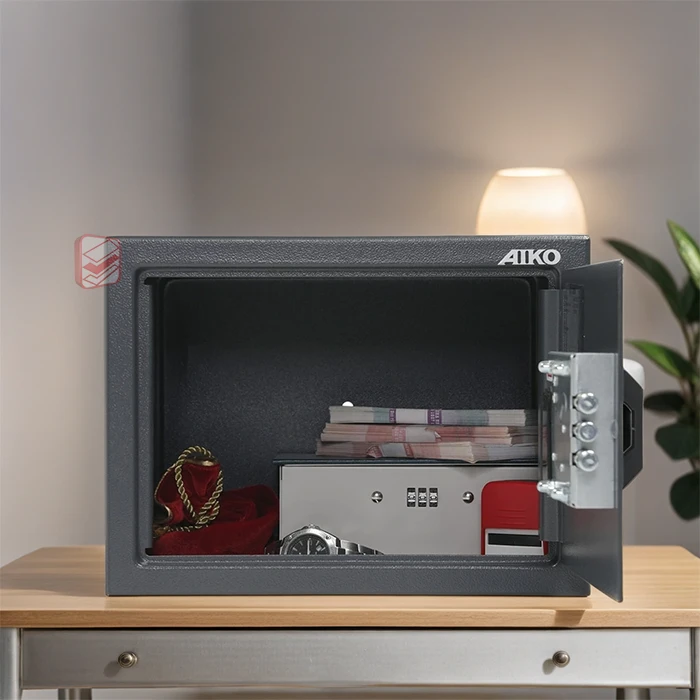 Офисный сейф с электронным кодовым замком AIKO T-230 EL интерьер фото СтеллажМастер Офисный сейф с электронным кодовым замком AIKO T-230 EL интерьер фото СтеллажМастер