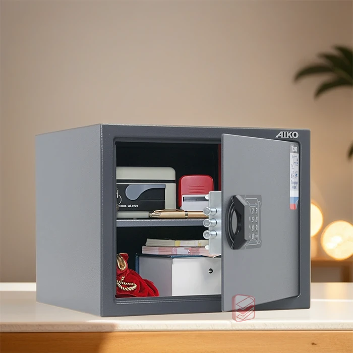 Сейф офисный AIKO T-280 EL с электронным кодовым замком интерьер фото Стеллаж Мастер Сейф офисный AIKO T-280 EL с электронным кодовым замком интерьер фото Стеллаж Мастер